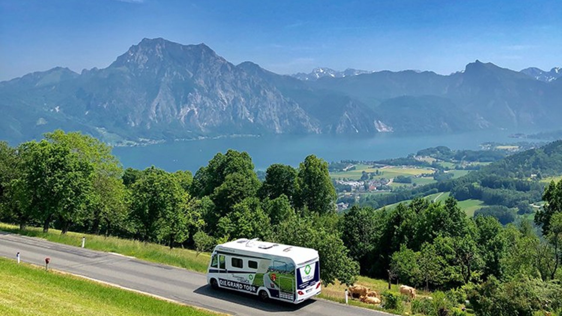 Foto: Tourismusverband Traunsee-Almtal/Klaus-Peter Hausberg/Blick auf Traunsee vom Gmundnerberg aus Blick auf Traunsee vom Gmundnerberg aus